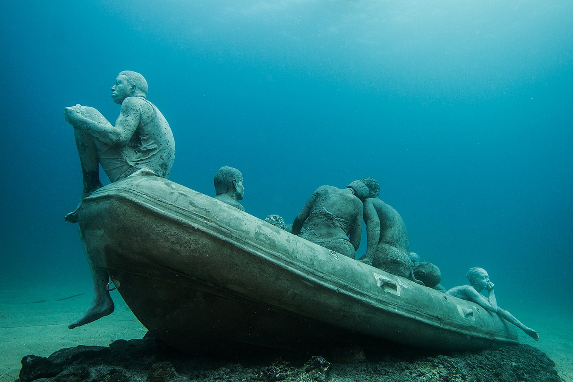 Foto: La zattera di Lampedusa, 14 metri sotto il livello del mare, Museo Atlantico, Lanzarote, Spagna © Jason deCaires Taylor